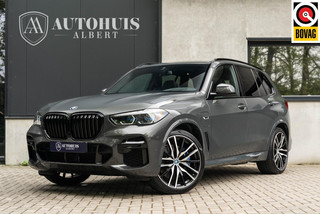 Hoofdafbeelding BMW X5 BMW X5 xDrive45e M-Sport Dravitgrau 22'' Sft. Close Merino
