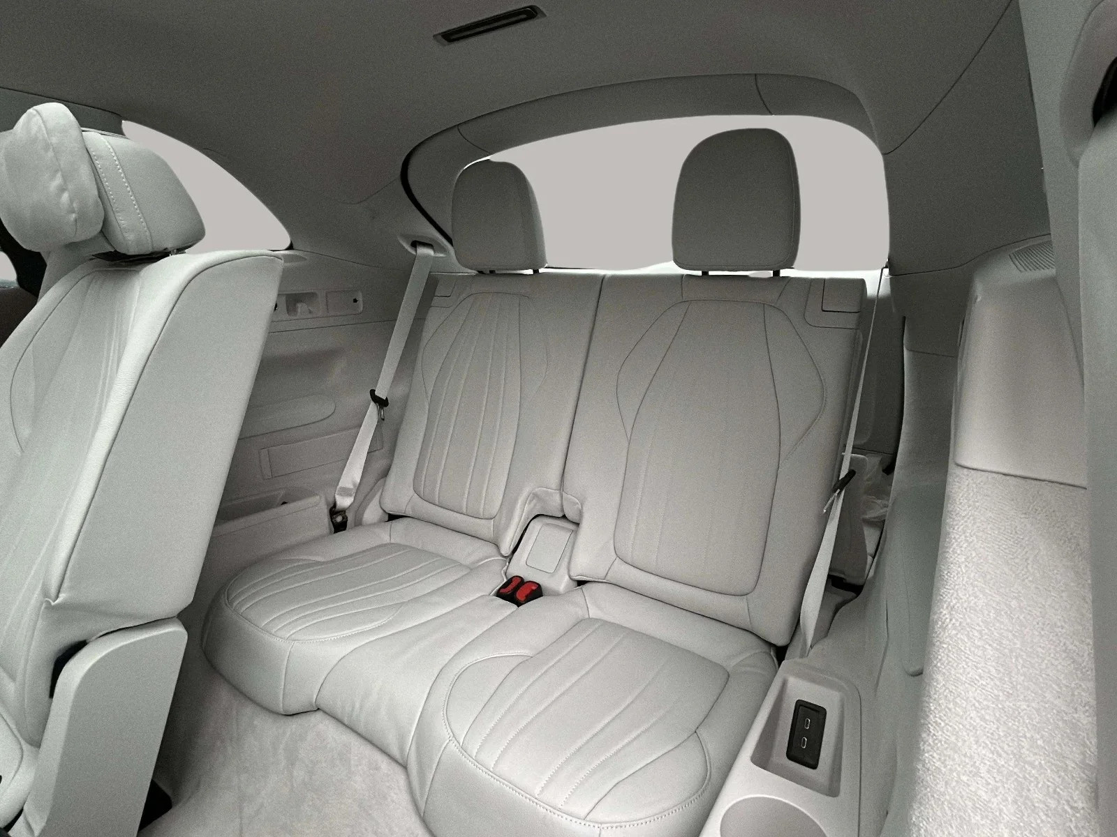 Mercedes-Benz-EQS-image-14