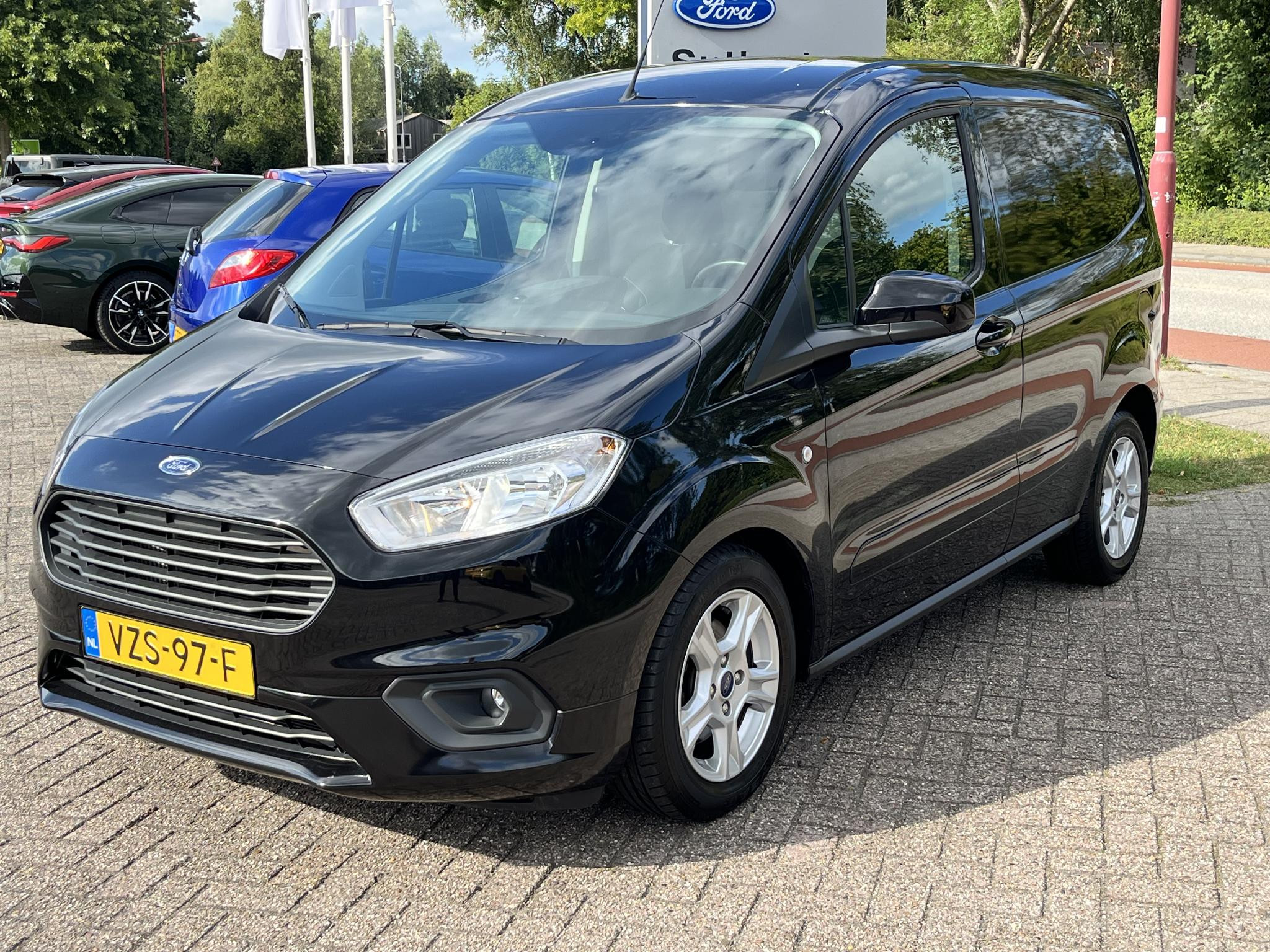 Hoofdafbeelding Ford Transit Courier