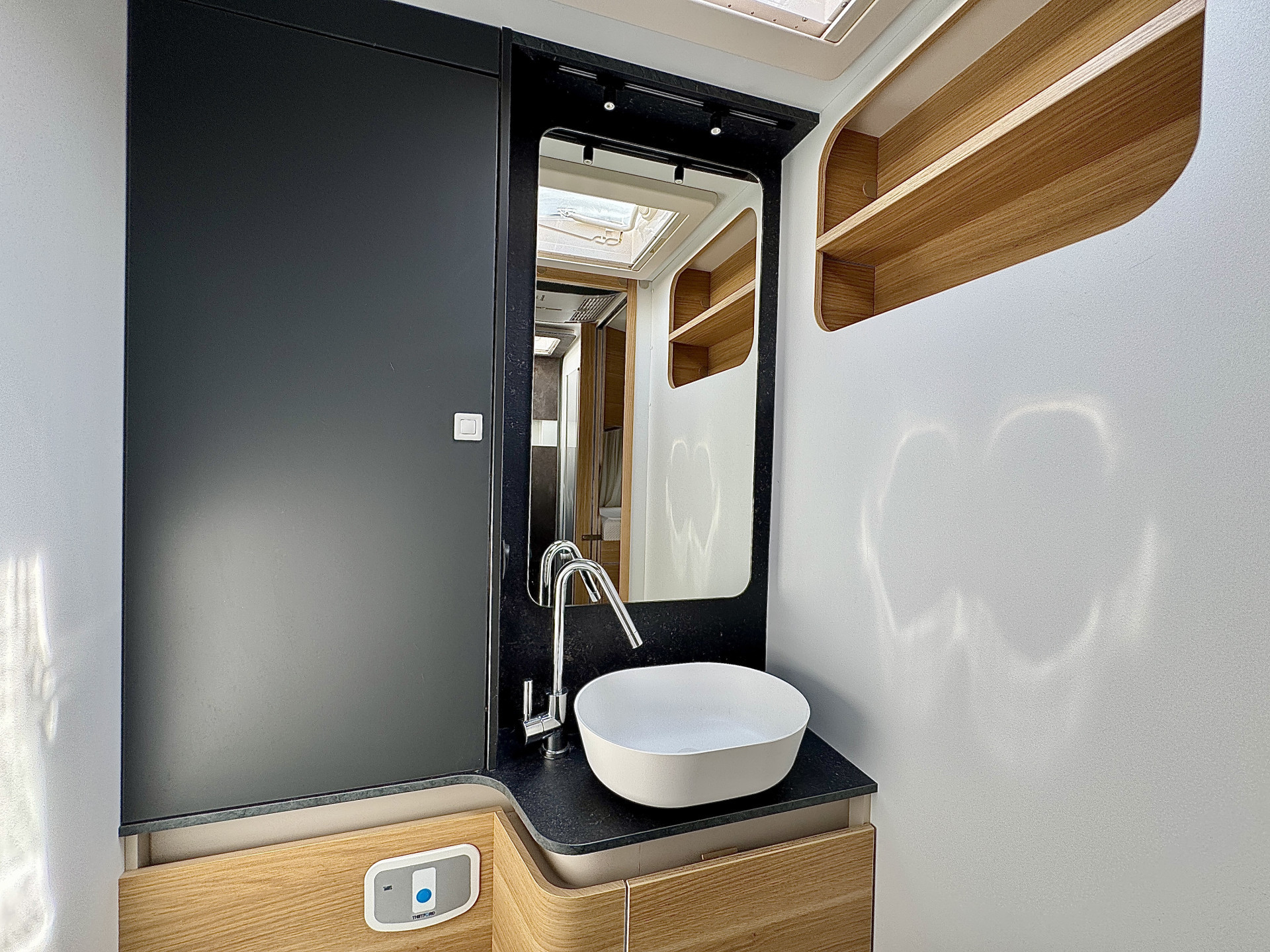 Hoofdafbeelding Adria CORAL 670 SL