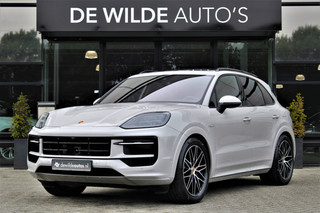 Porsche Cayenne 3.0 S E-Hybrid SportDesign 520pk Krijt Pano SoftClose Trekhaak Head-up InnoDrive Keyless 360-camera Bose