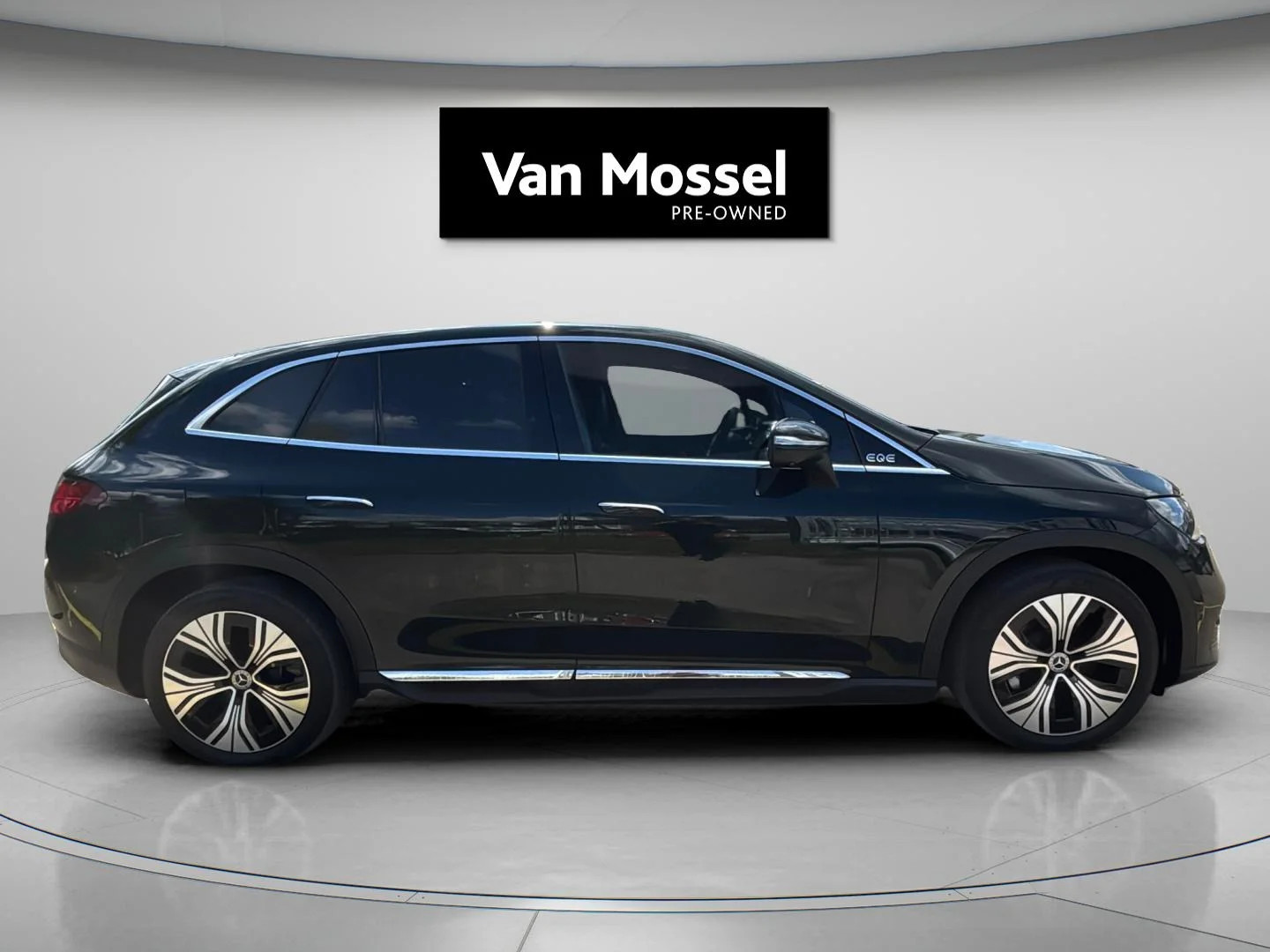 Mercedes-Benz-EQE-image-5