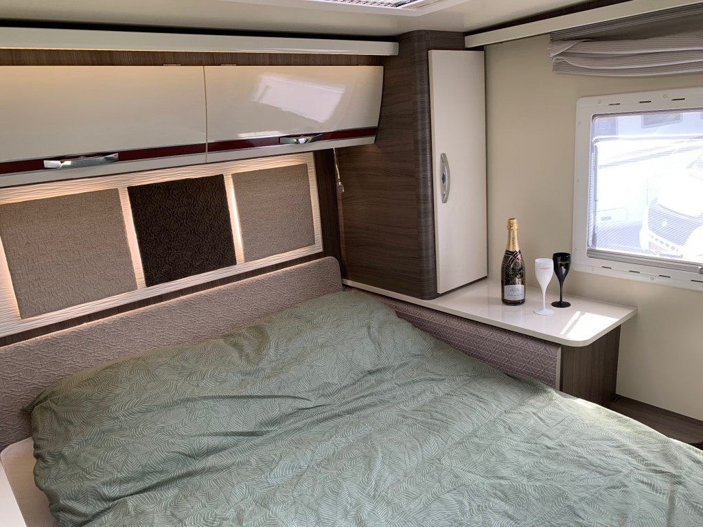 Hoofdafbeelding McLouis Carat 480g Queensbed Hefbed