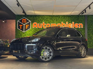 Hoofdafbeelding Porsche Cayenne Porsche Cayenne 3.0 S E-Hybrid 416 PK |BOSÉ|PANO|CHRONO|LUCHTVERING