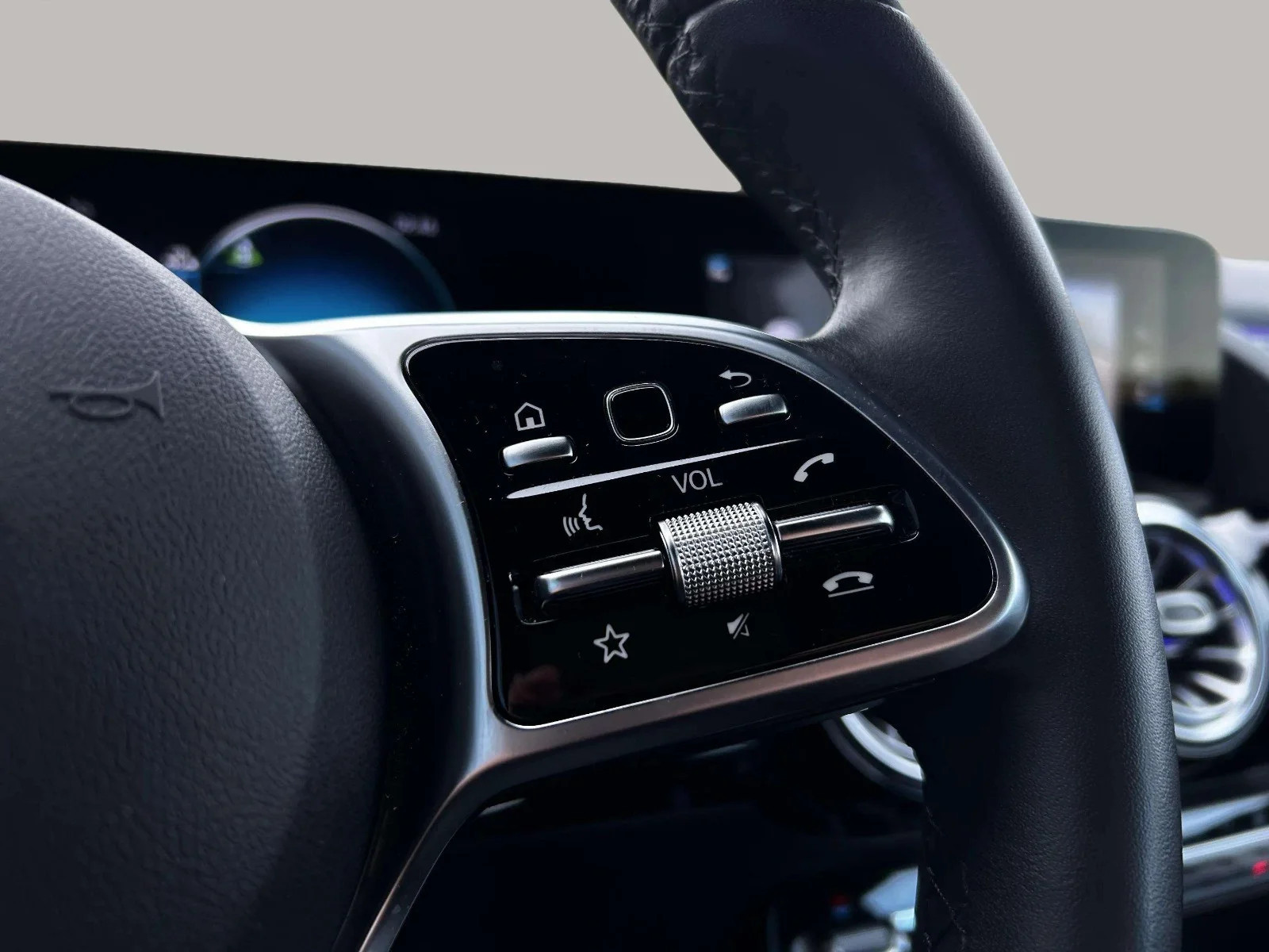 Mercedes-Benz-EQA-image-16