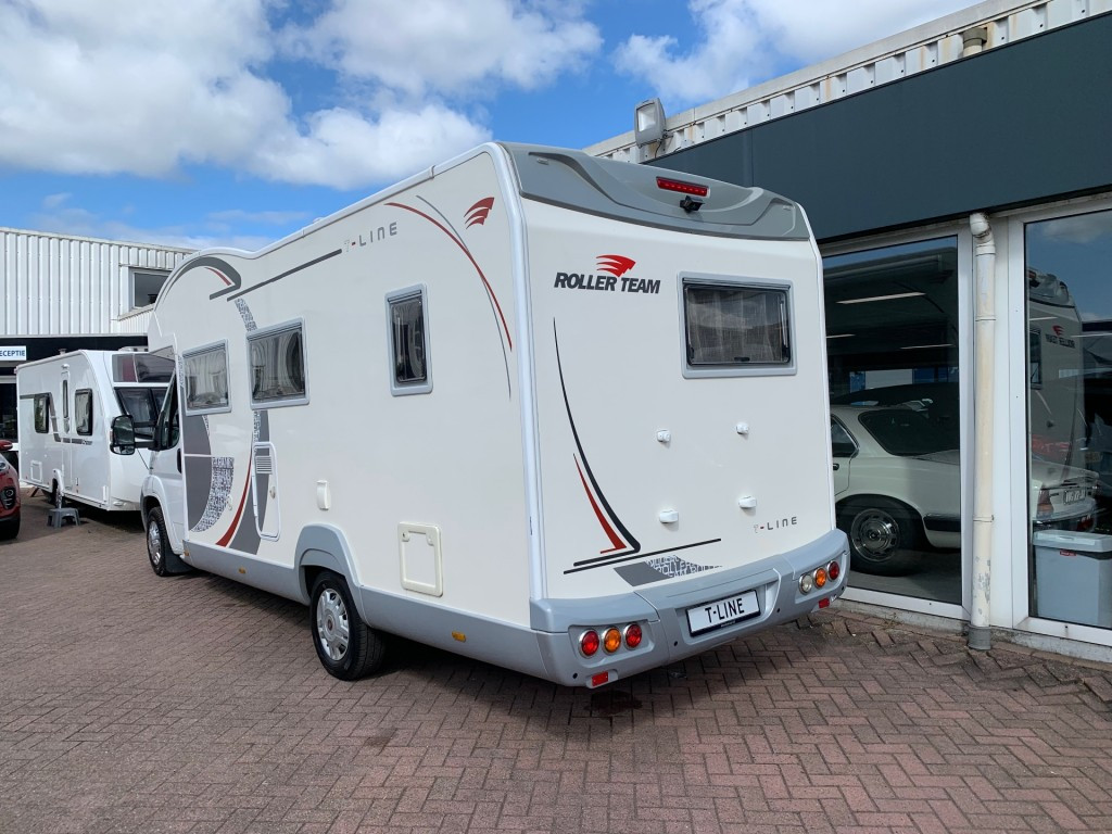 Hoofdafbeelding Roller Team T-line 255 Airco 6x Slaappl. 5 Gordels