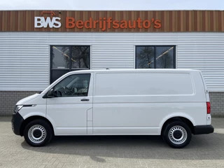Volkswagen Transporter T6.1 / 2.0 TDI 110pk L2H1 28 Comfortline / vaste prijs rijklaar € 18.950 ex btw / lease vanaf € 366 / airco / achteruit rijcamera / dichte achterdeuren / pdc voor en achter !