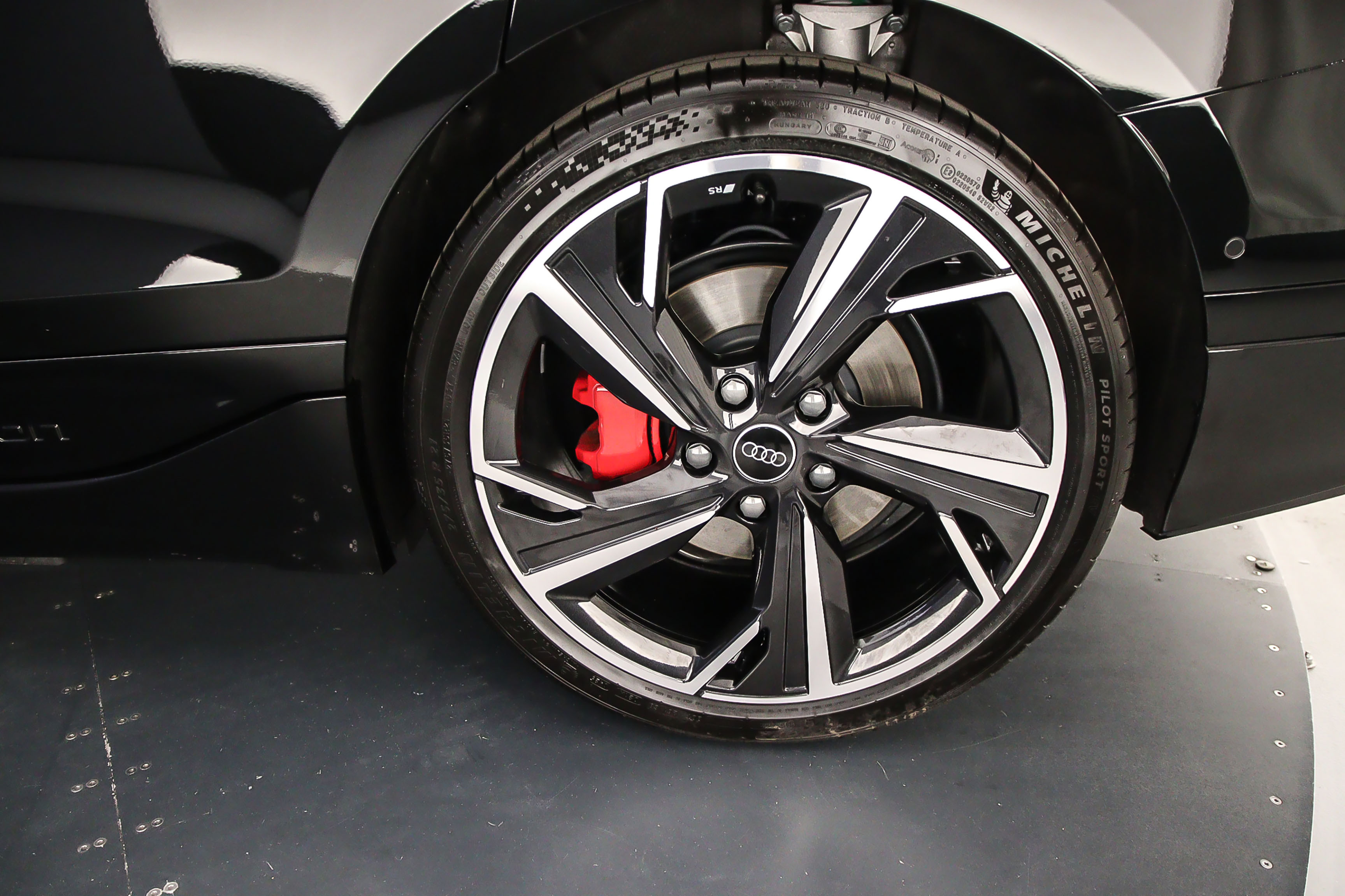 Hoofdafbeelding Audi A6 Avant e-tron