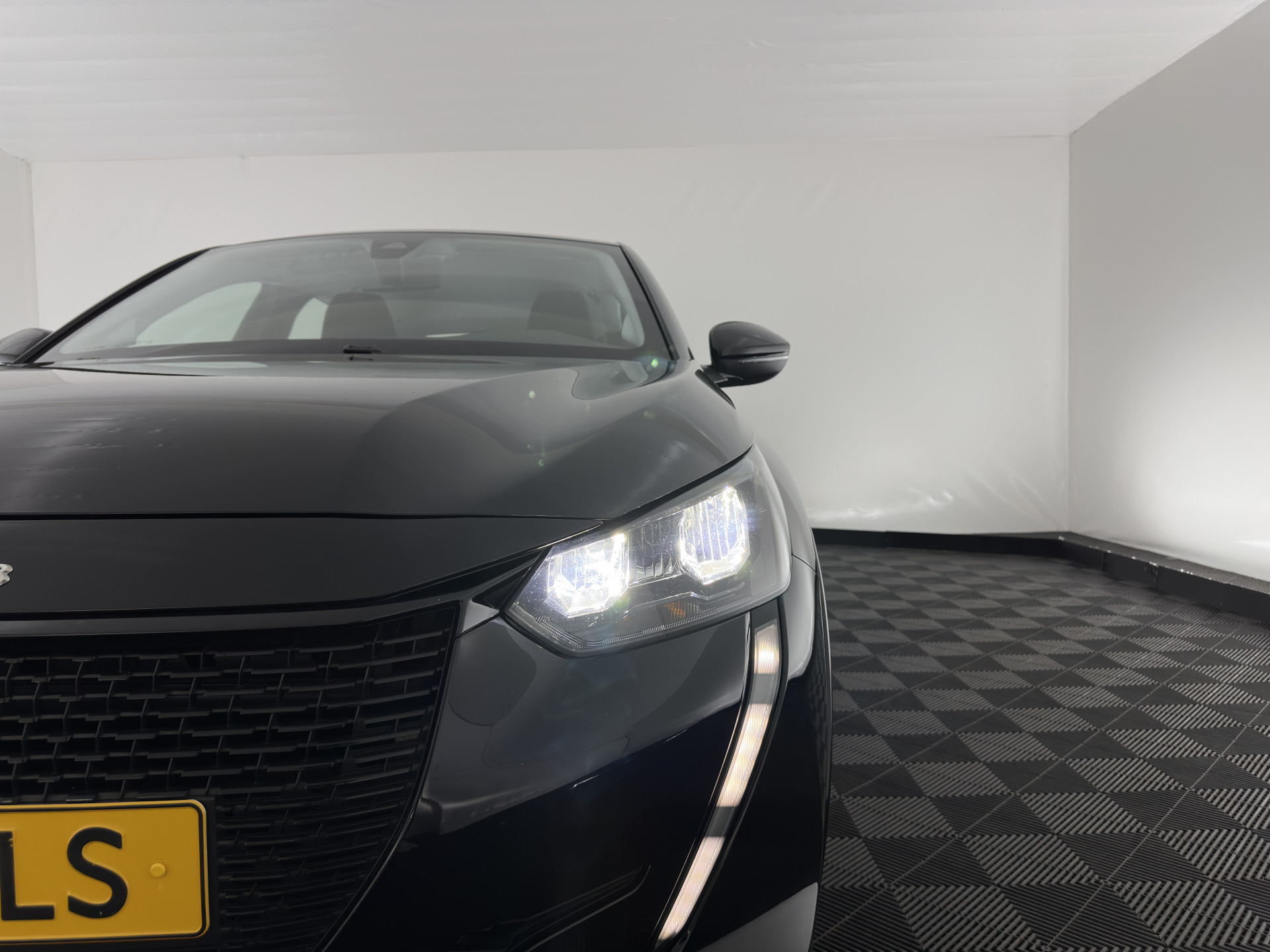 Hoofdafbeelding Peugeot e-208