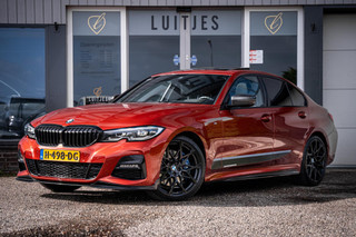 BMW 3-serie 320i M-Performance I Schuifdak I Leder I BTW I HuD I 19'' I Sfeerverlichting I Org.NL I Dealer-onderhouden I NAP