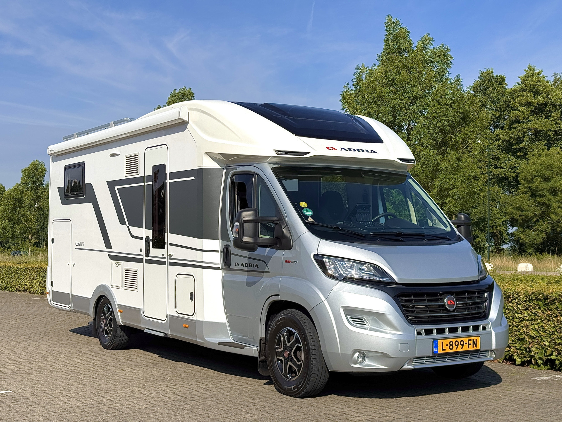 Hoofdafbeelding Adria CORAL 670 SL