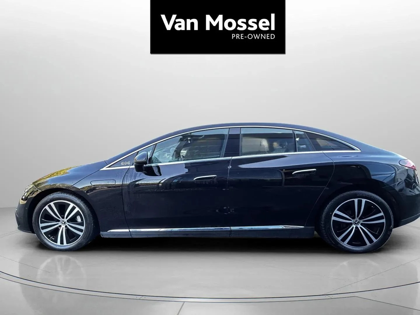 Mercedes-Benz-EQE-image-7