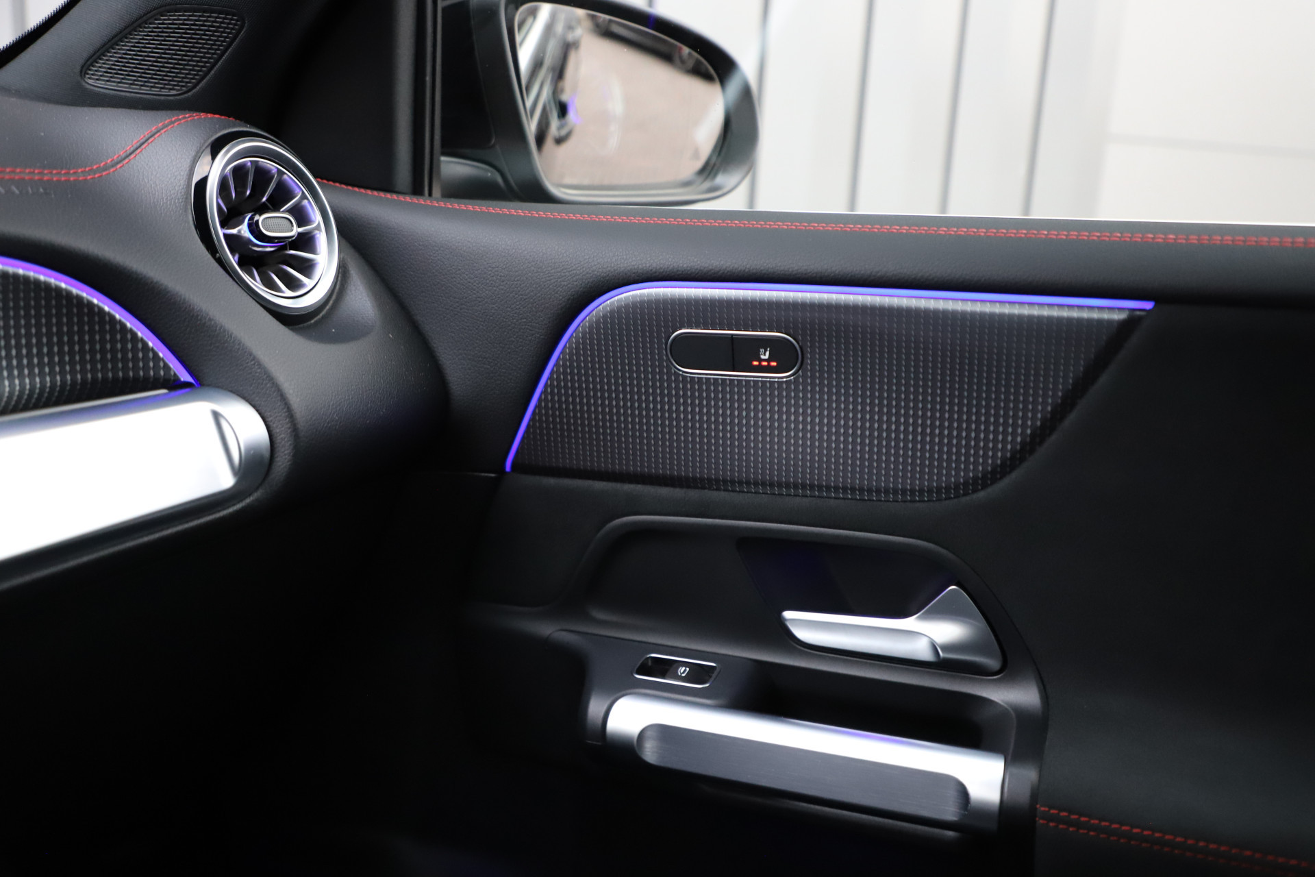 Hoofdafbeelding Mercedes-Benz EQB