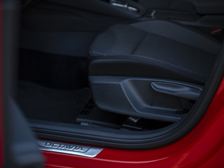 Škoda Octavia Škoda Octavia Combi 1.5 TSI MHEV Business Edition Plus | Matrix LED | Chrome pakket | Stoel-, Stuur- & voorruitverwarming | Navi 13inch | Elektr.trekhaak | El. achterklep m.sensor | ACC | - afbeelding nr 25