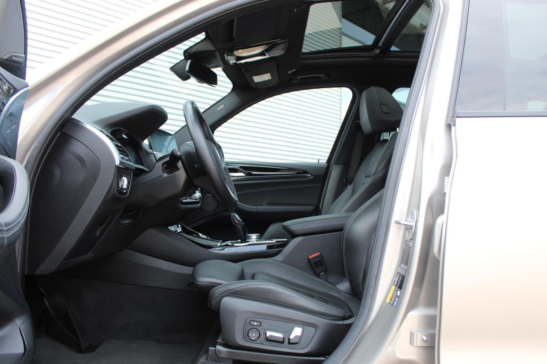 Hoofdafbeelding BMW iX3