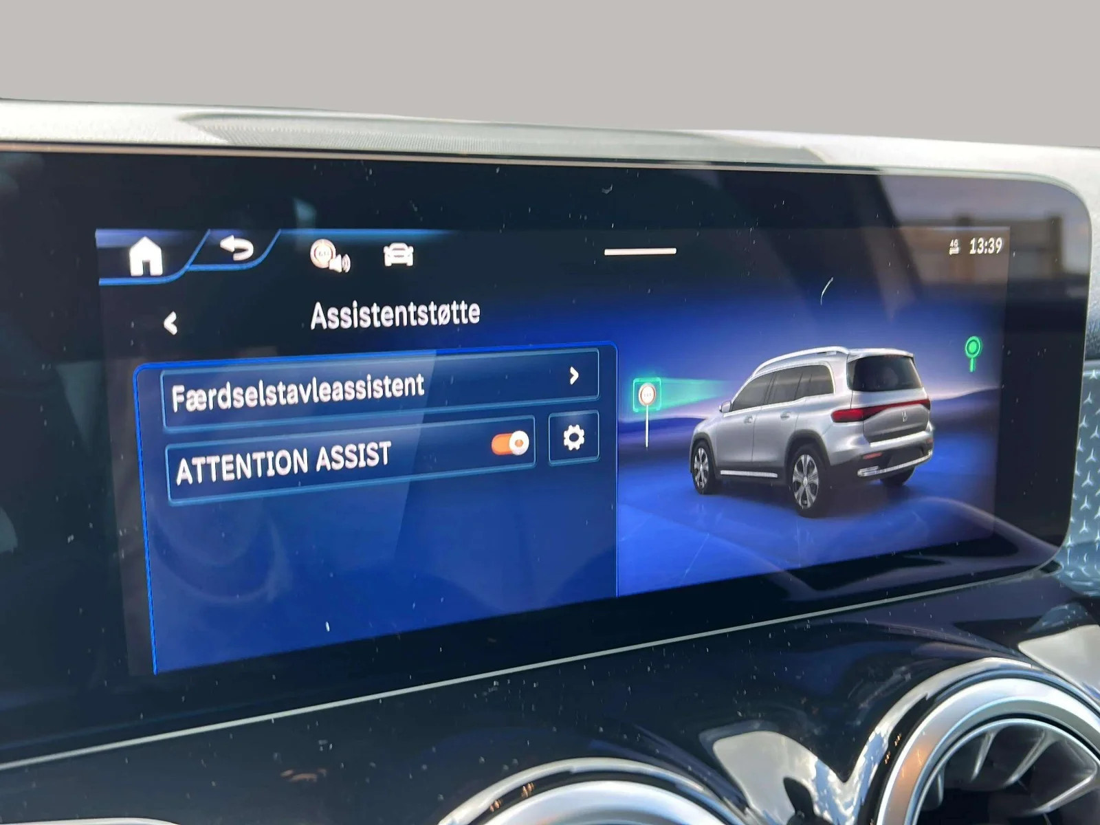 Mercedes-Benz-EQB-image-17