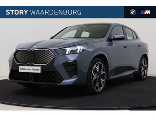 BMW iX2 eDrive20 High Executive M Sport / Panoramadak / Sportstoelen / M Adaptief onderstel / Comfort Access / Adaptieve LED / Parking Assistant Plus / Head-Up