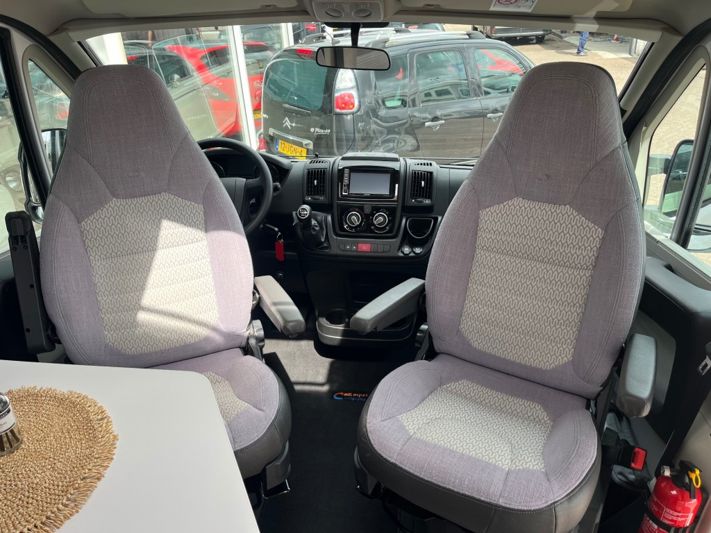 Hoofdafbeelding Adria Twin 640 Slb Plus Enkele Bedden 2x Airco