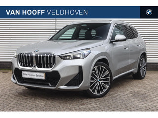 BMW X1 sDrive18i High Executive M Sport Automaat / Panoramadak / Trekhaak / Sportstoelen / M Adaptief onderstel / Comfort Access / Adaptieve LED / Head-Up / Harman-Kardon