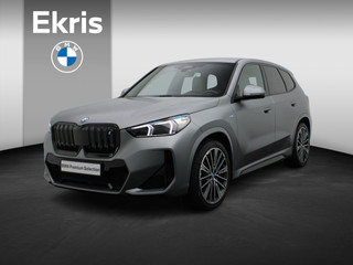 BMW iX1 xDrive30 M Sportpakket | Premium Pack | Achteruitrijcamera | Sportstoelen | DAB | Harman Kardon | 20''