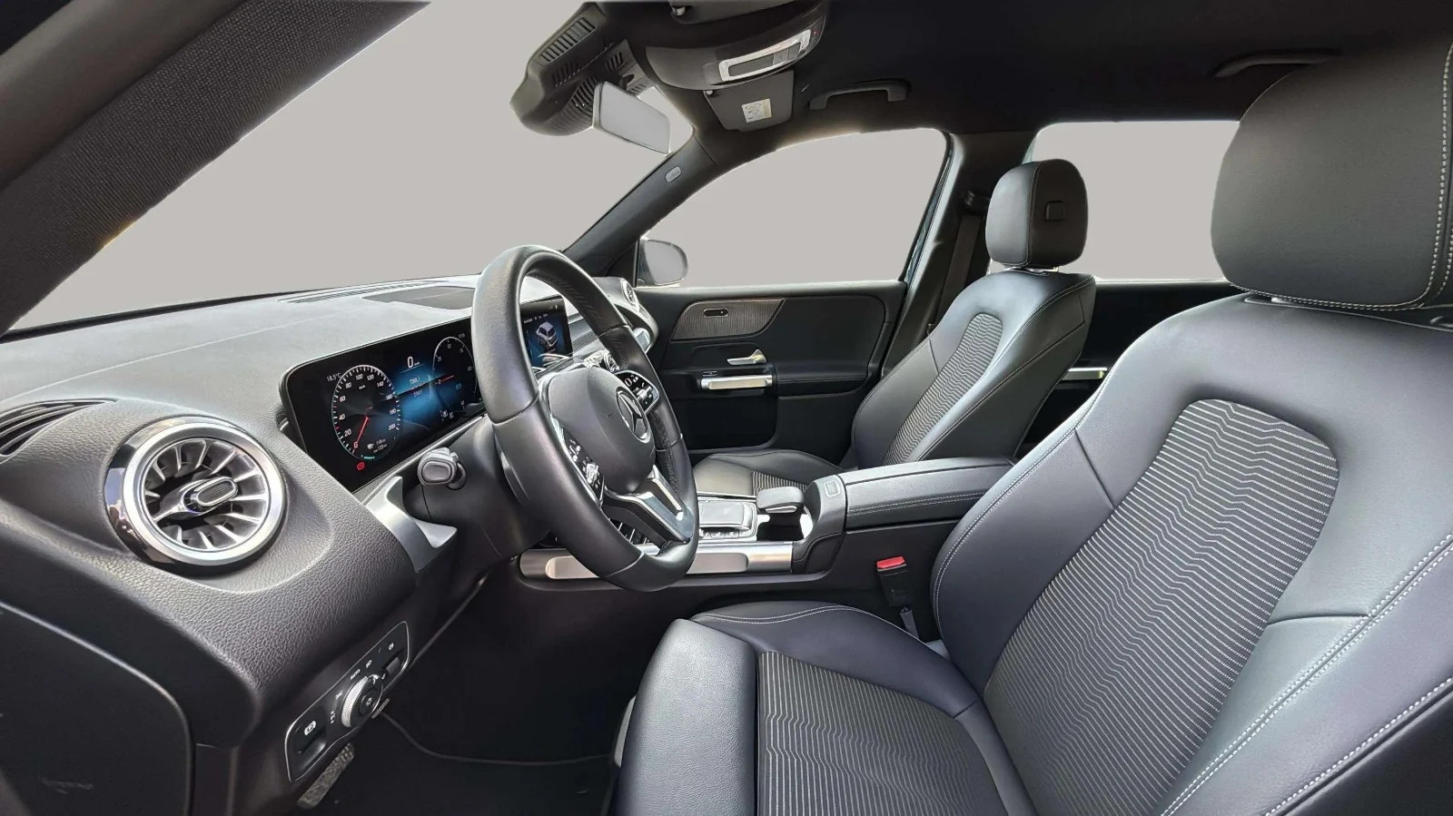 Mercedes-Benz-EQB-image-4