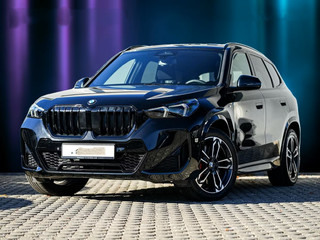 BMW X1 sDrive18iA M-SPORT ** ADAPT. LED, NAVI+, PANORAMA, TREKH, 19-inch LMV,  M-REMMEN ** 1e EIG - Ex BMW-AG - UNFALLFREI ** ** INFORMEER OOK NAAR ONZE AANTREKKELIJKE FINANCIAL-LEASE TARIEVEN **