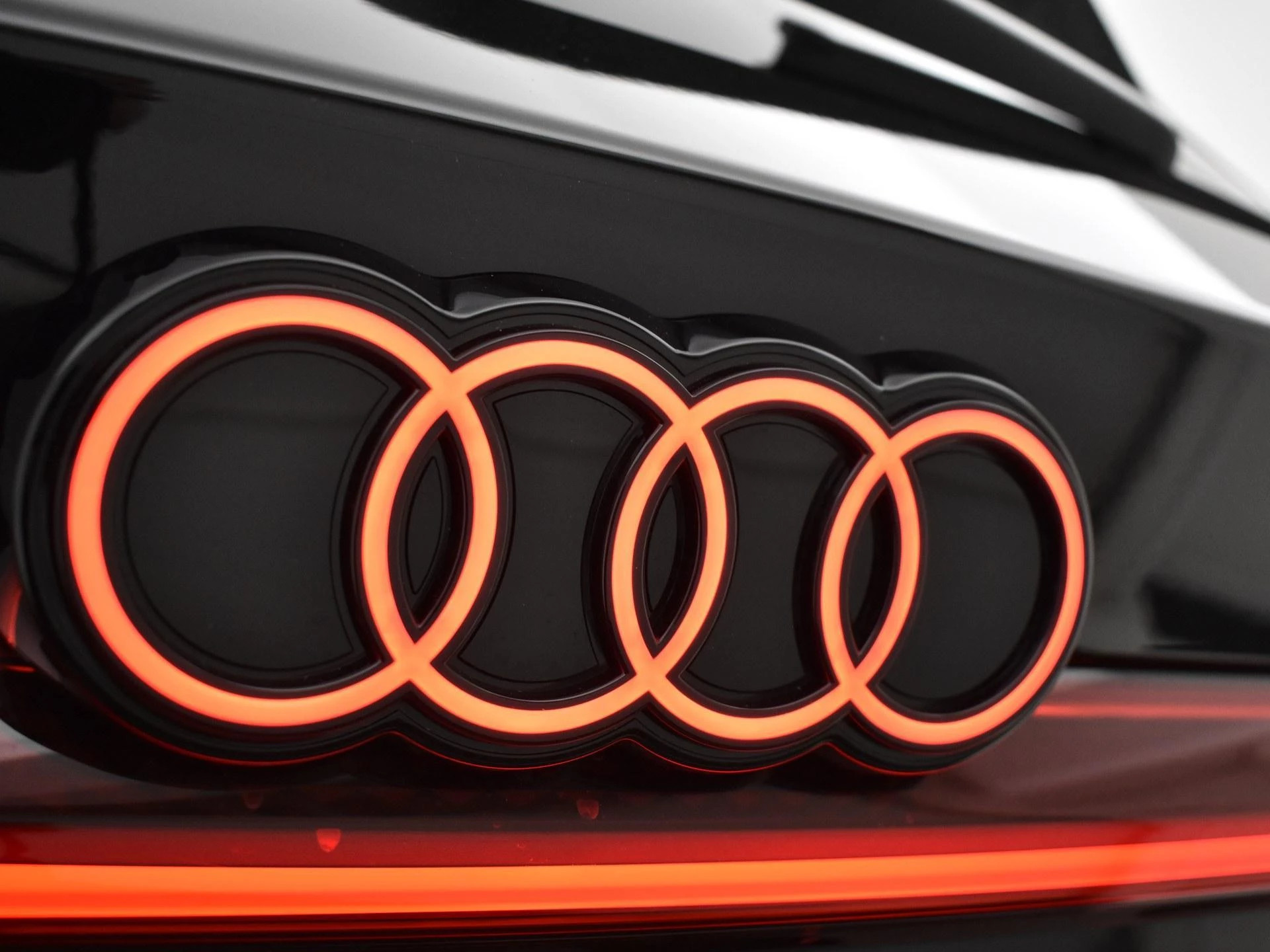 Hoofdafbeelding Audi A6 Avant e-tron