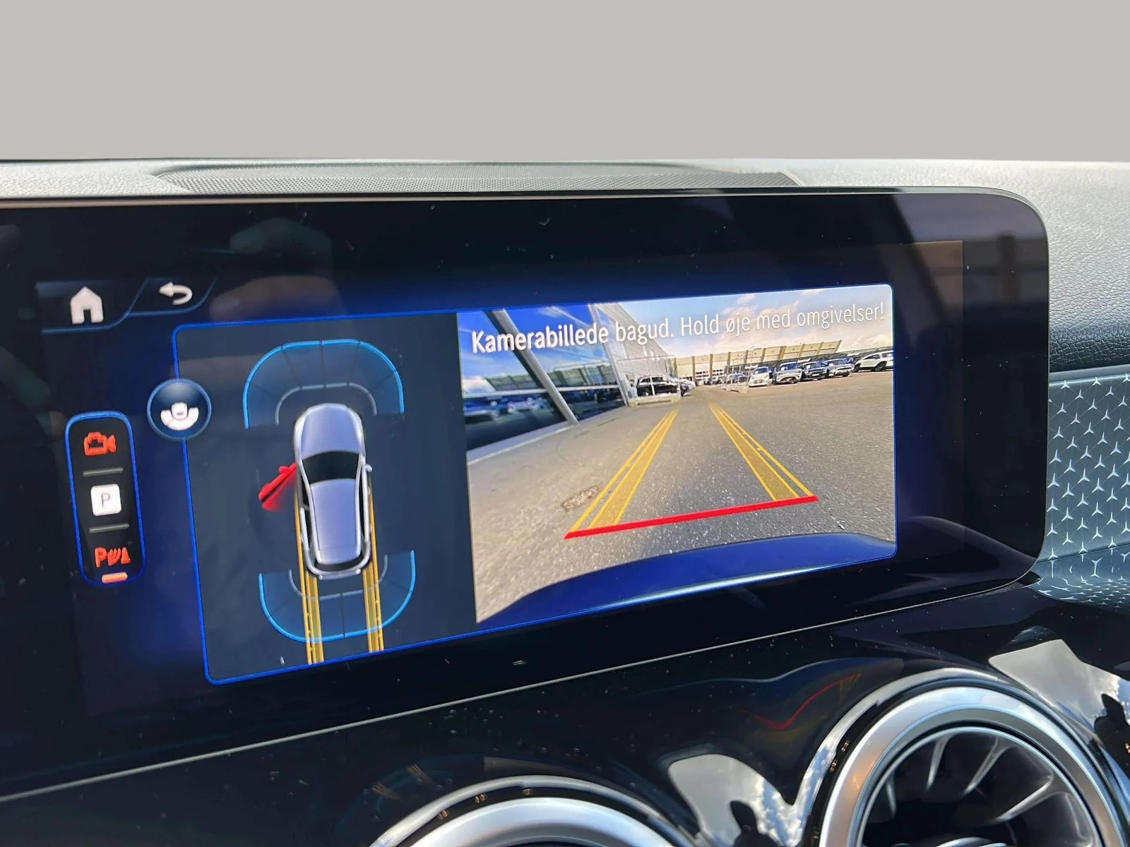 Mercedes-Benz-EQB-image-18