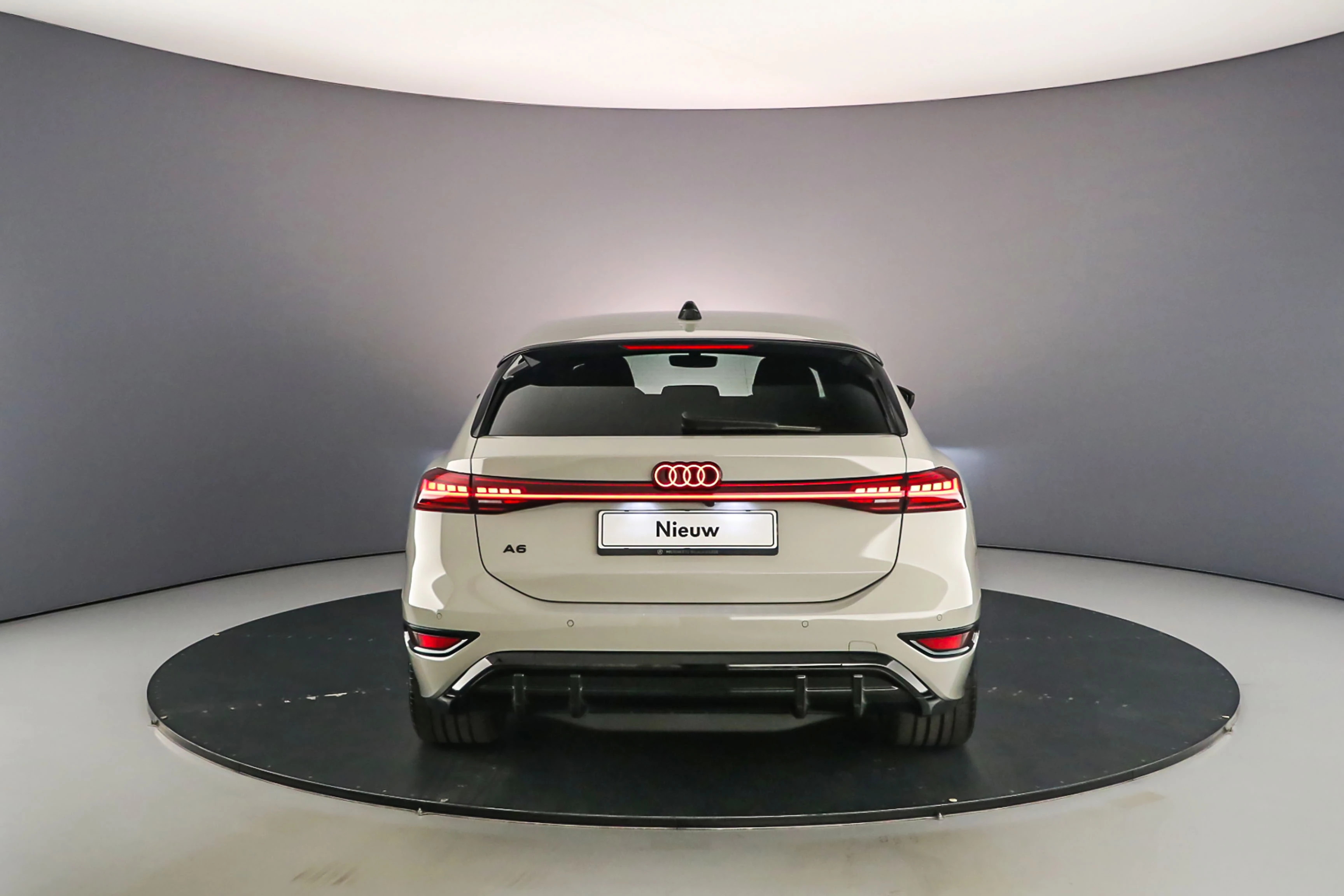 Hoofdafbeelding Audi A6 Avant e-tron