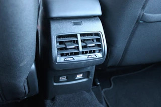 Citroën ë-C4 Citroen Ë-C4 FEEL PACK 136PK 50 kWh | ACHTERUITRIJ CAMERA | NAVIGATIE | APPLE CARPLAY/ANDROID AUTO | LED KOPLAMPEN | CLIMATE CONTROL | CRUISE CONTROL | 18