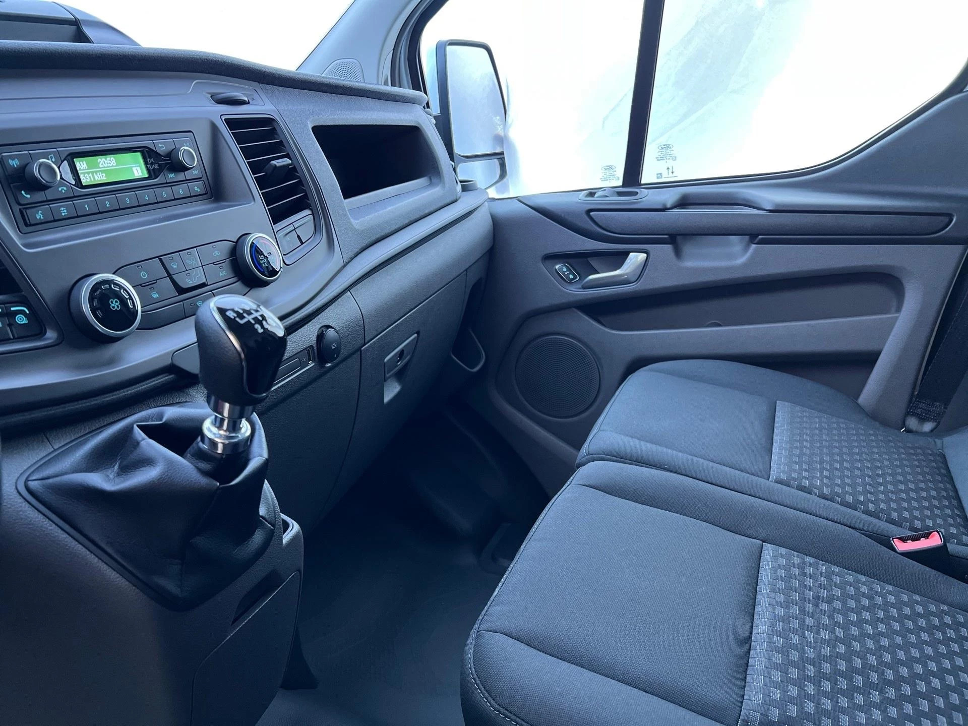 Ford-Transit Custom-image-8