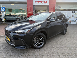 Hoofdafbeelding Lexus NX Lexus NX 450h+ AWD Luxury Line | trekhaak | Stuur + stoelverwarming |