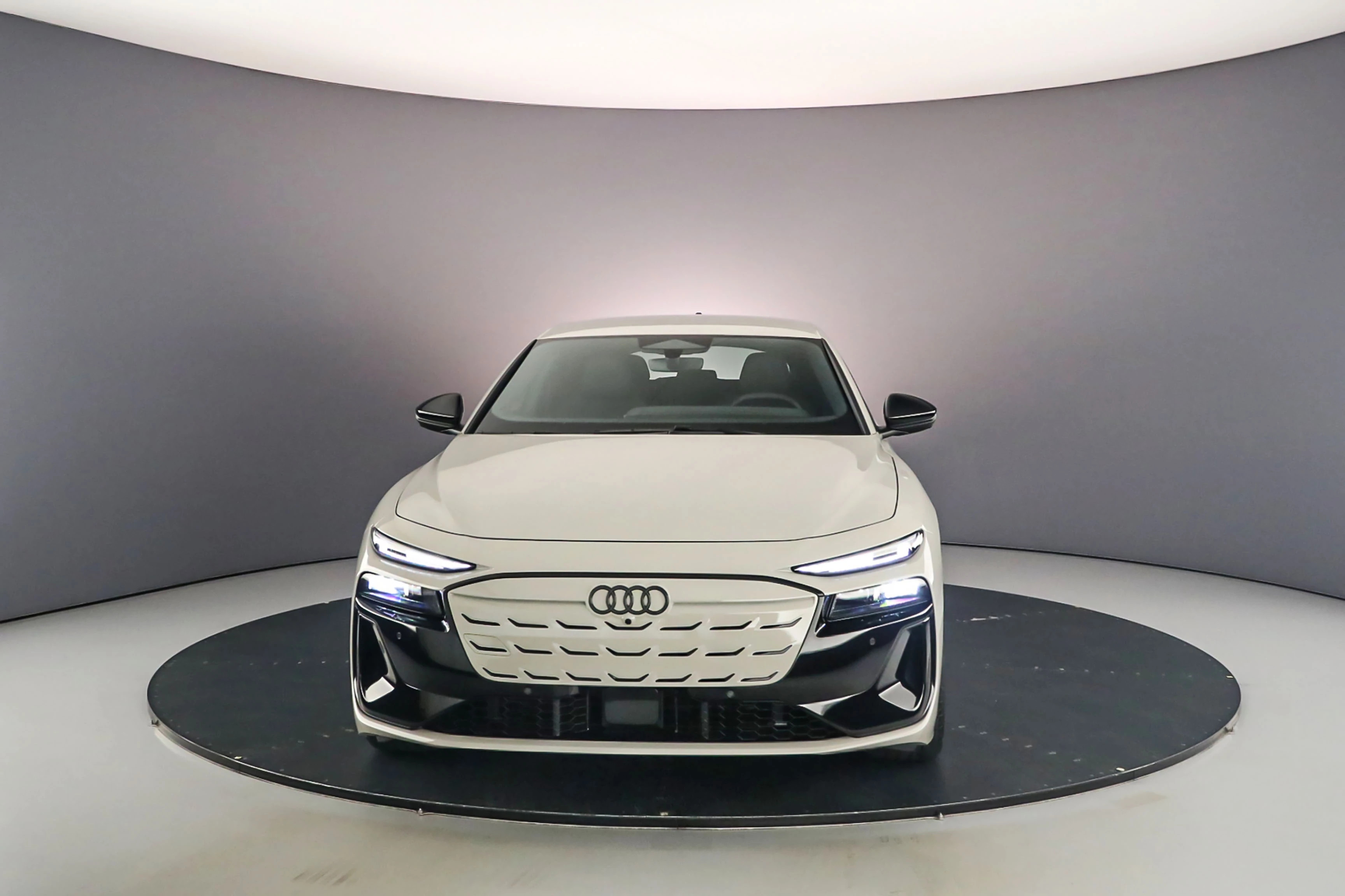 Hoofdafbeelding Audi A6 Avant e-tron