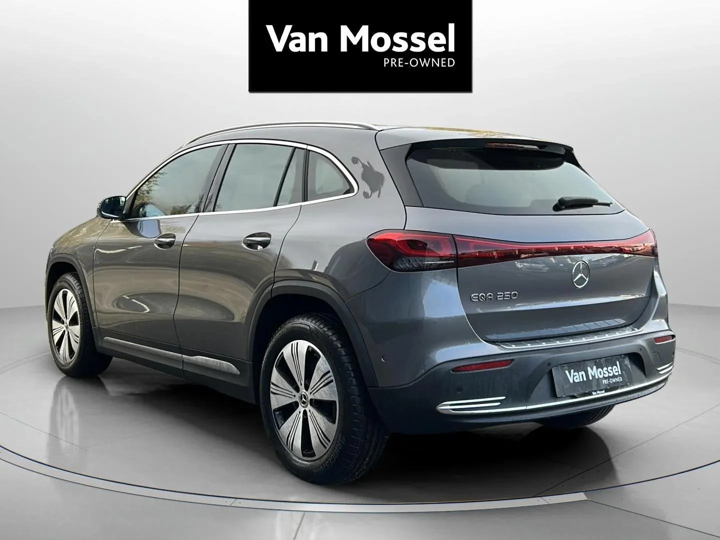 Mercedes-Benz-EQA-image-6