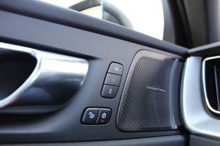 Volvo XC60 Volvo XC60 2.0 T6 Plug-in hybrid AWD Plus Black Edition | Panoramadak | H&K | 360 camera | Winterpack - afbeelding nr 18
