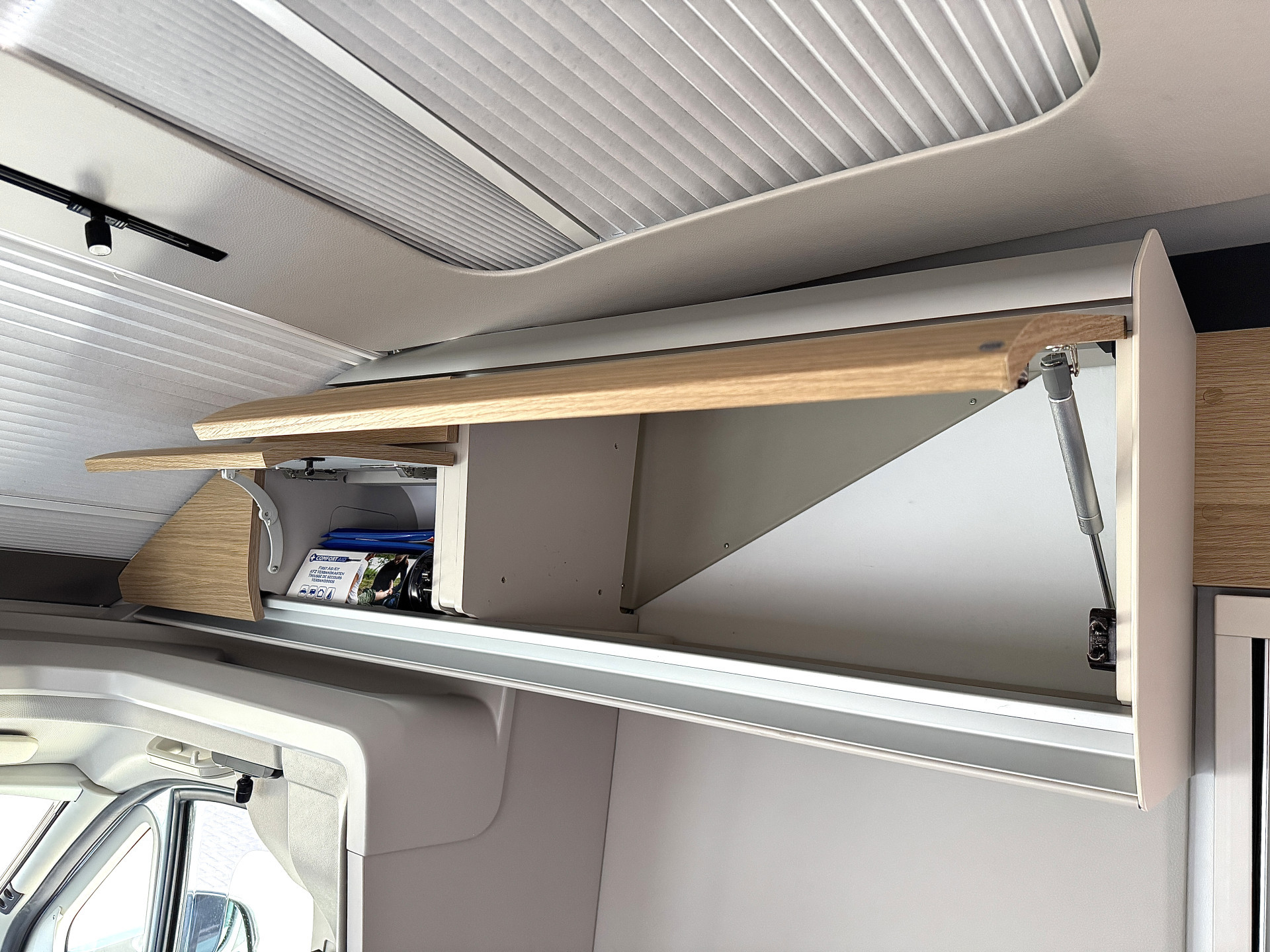 Hoofdafbeelding Adria CORAL 670 SL