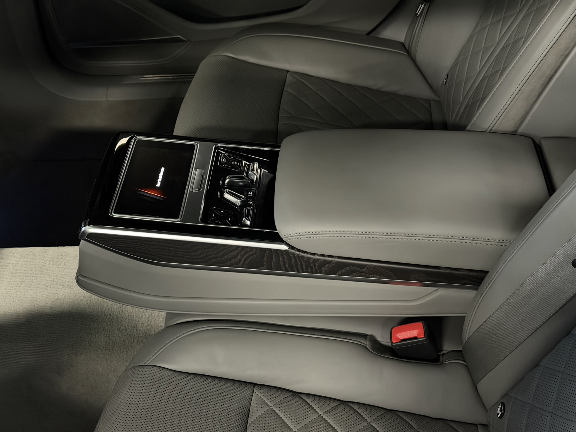 Hoofdafbeelding Audi A8