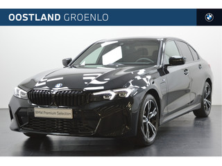 BMW 3 Serie 330e M Sport Automaat / Sportstoelen / Achteruitrijcamera / Parking Assistant / Getinte Ramen / Live Cockpit Plus / Stoelverwarming / Widescreen Display