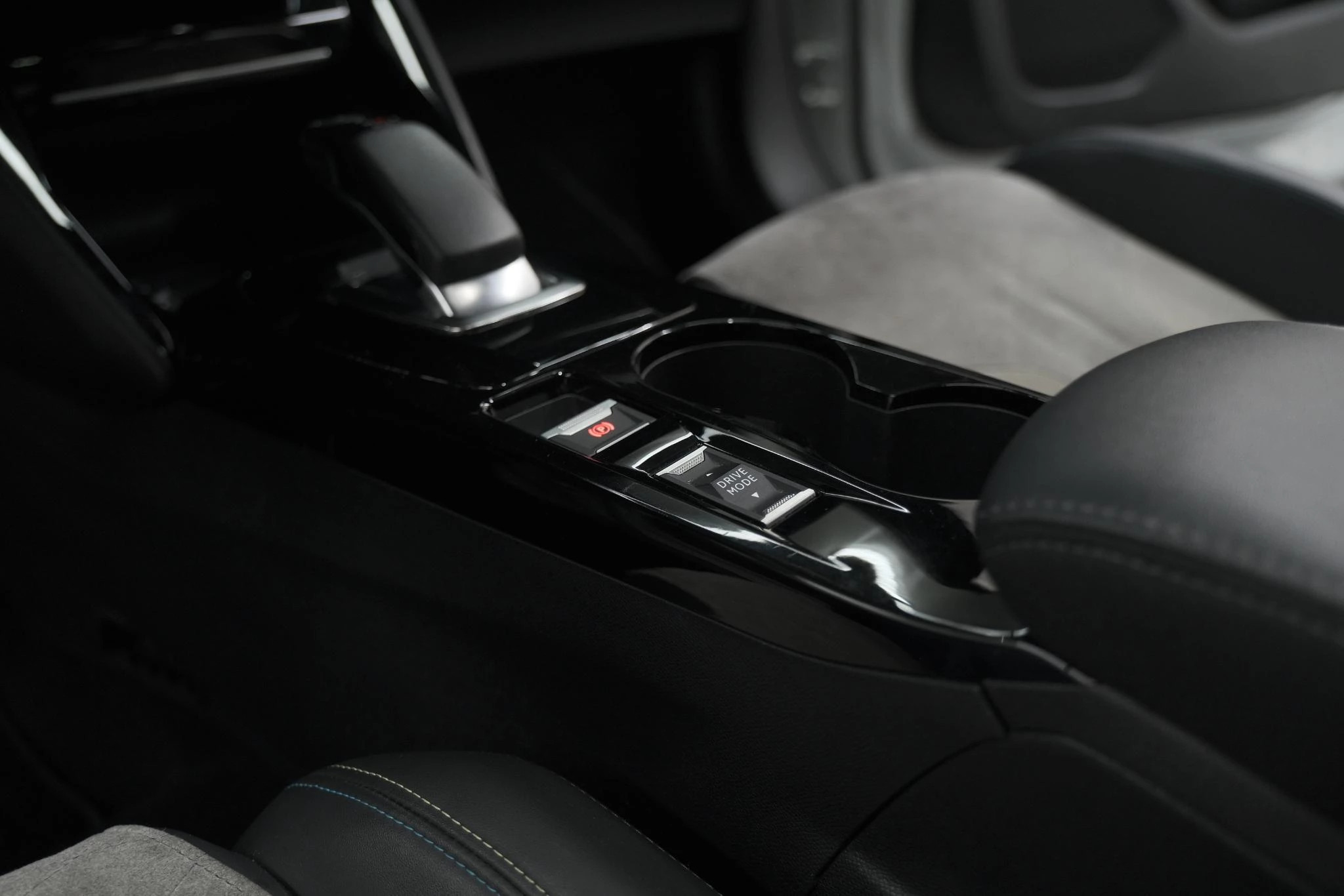 Hoofdafbeelding Peugeot e-2008