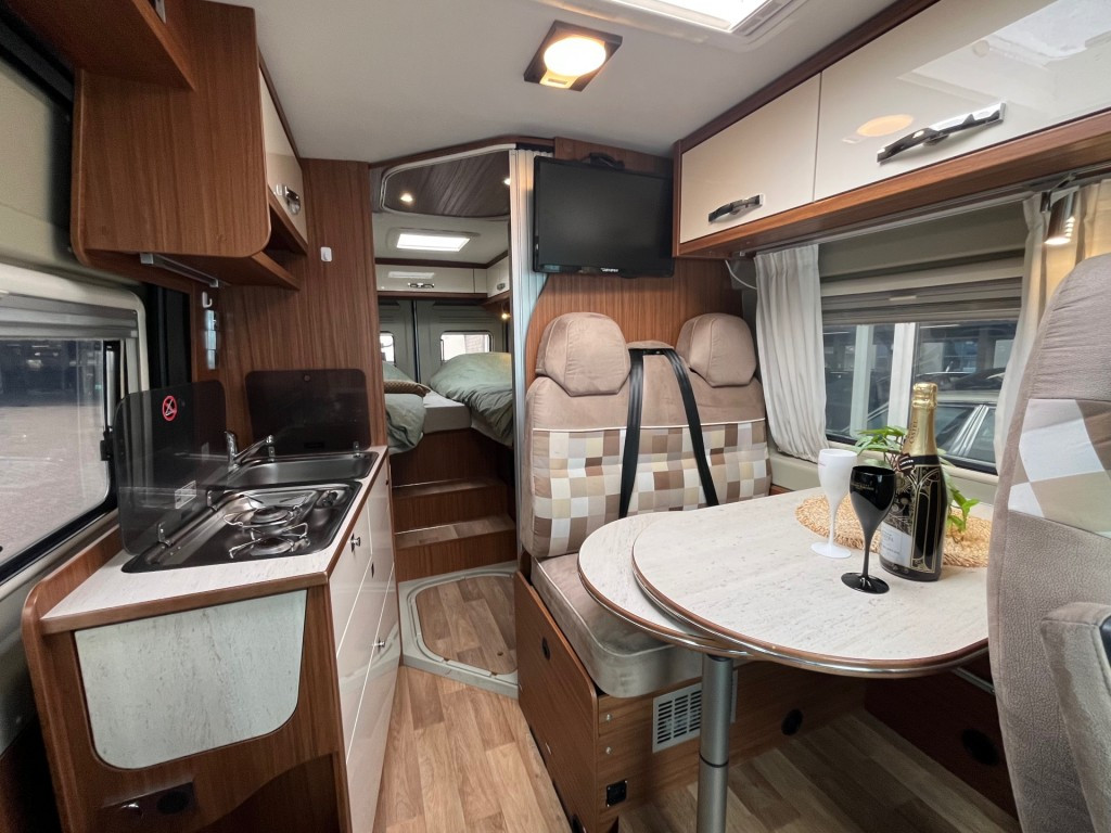 Hoofdafbeelding Pössl Globecar 640 Enkele Bedden Zopnnepaneel