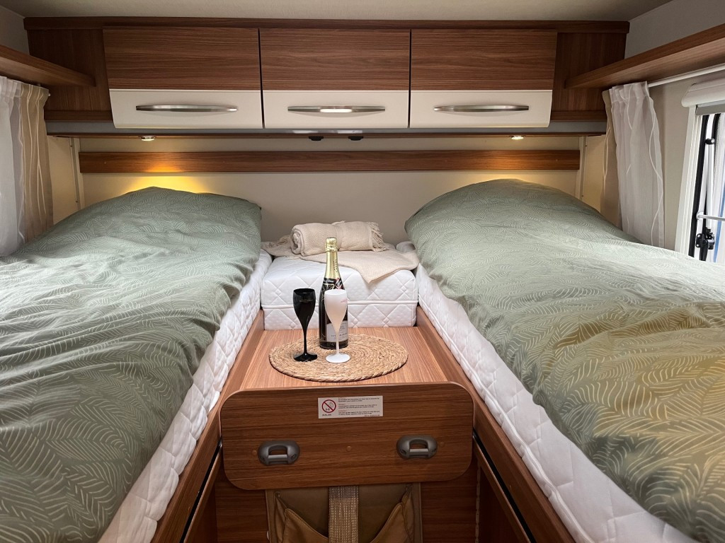 Hoofdafbeelding Carado T447 Lengtebedden Hefbed