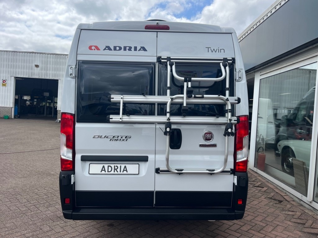 Hoofdafbeelding Adria Twin 640 Slb Plus Enkele Bedden 2x Airco