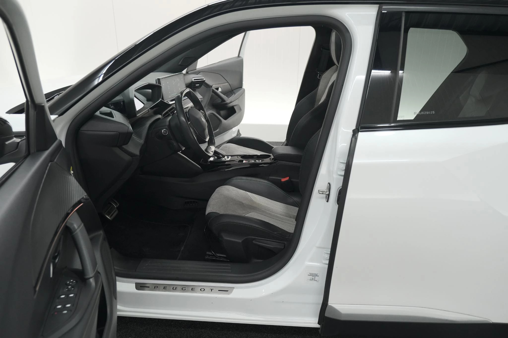 Hoofdafbeelding Peugeot e-2008