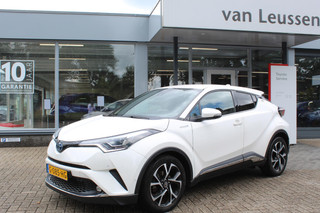 Toyota C-HR 1.8 Hybrid STYLE ULTIMATE NAVI STOELVERW. CLIMA DODEHOEKDETECTIE CAMERA KEYLESS SENSOREN V+A LED