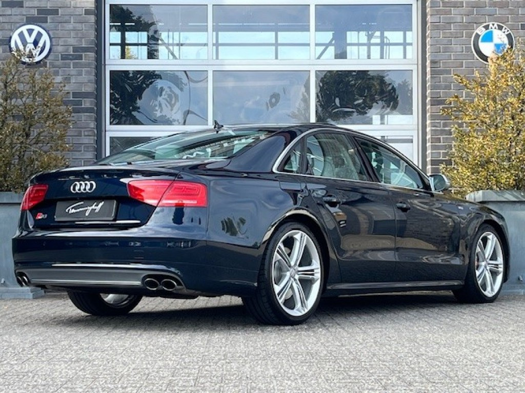 Hoofdafbeelding Audi S8