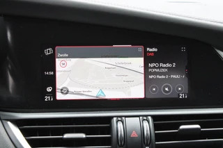 Alfa Romeo Giulia Alfa Romeo Giulia 2.0 T 280PK GME AWD VELOCE | ROSSO ETNA | SPERDIFFERENTIEEL Q4 | HARMAN KARDON BEAUTIFUL SOUND PACK 900W INCLUSIEF LEDEREN DASHBOARD | ALARM SYSTEEM | RIJASSISTENPAKKET | DODEHOEK DETECTIE | ELEKTRISCH BEDIENBARE VOORSTOELEN MET GEHEUGEN FUNCTIE | LEDEREN BEKLEDING | ZWARTE HEMELBEKLEDING | FULL LED MATRIX KOPLAMPEN | NAVIGATIE | APPLE CARPLAY/ANDROID AUTO | PARKEERSENSOREN VOOR EN ACHTER | 19