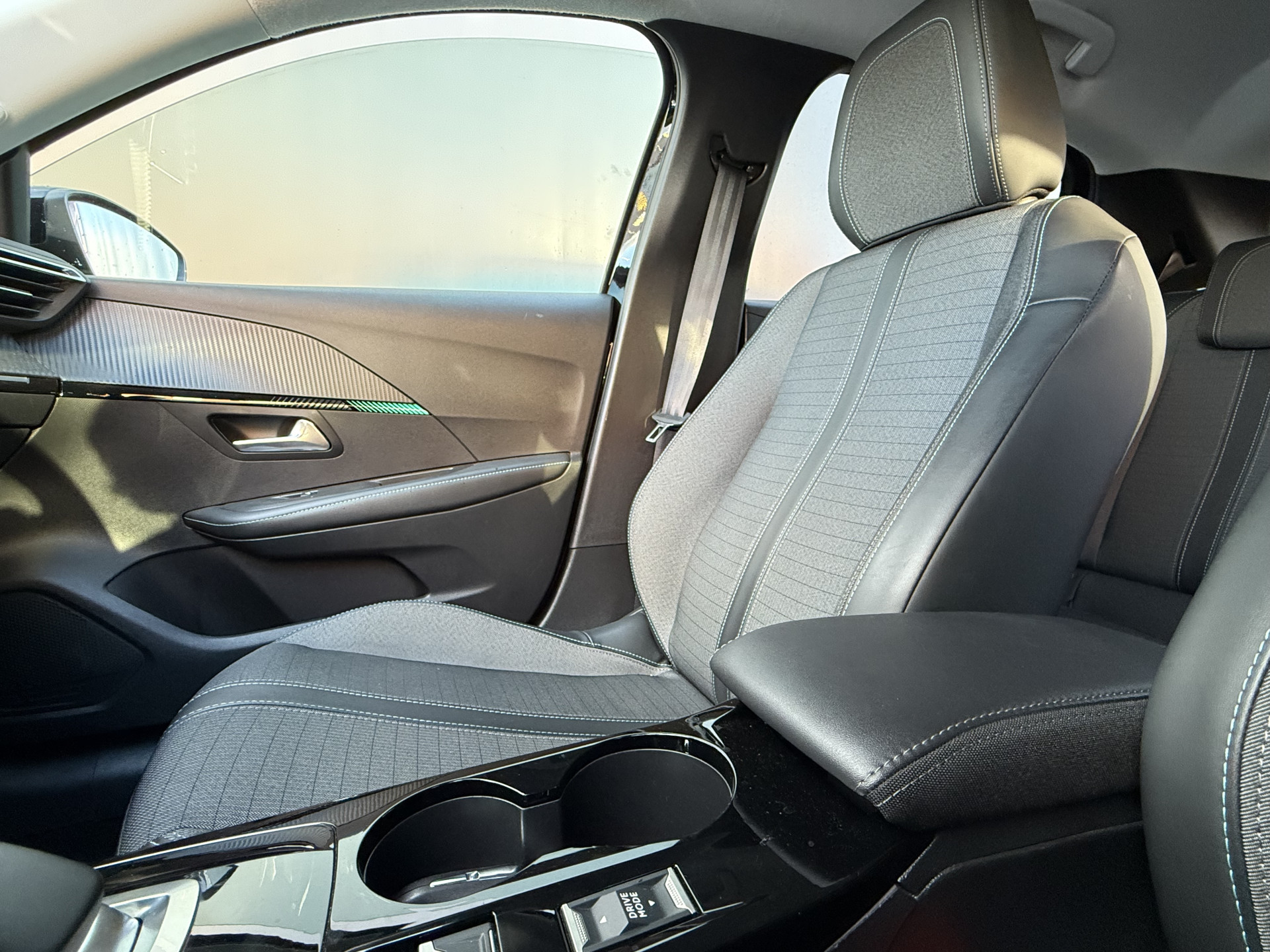 Hoofdafbeelding Peugeot e-208