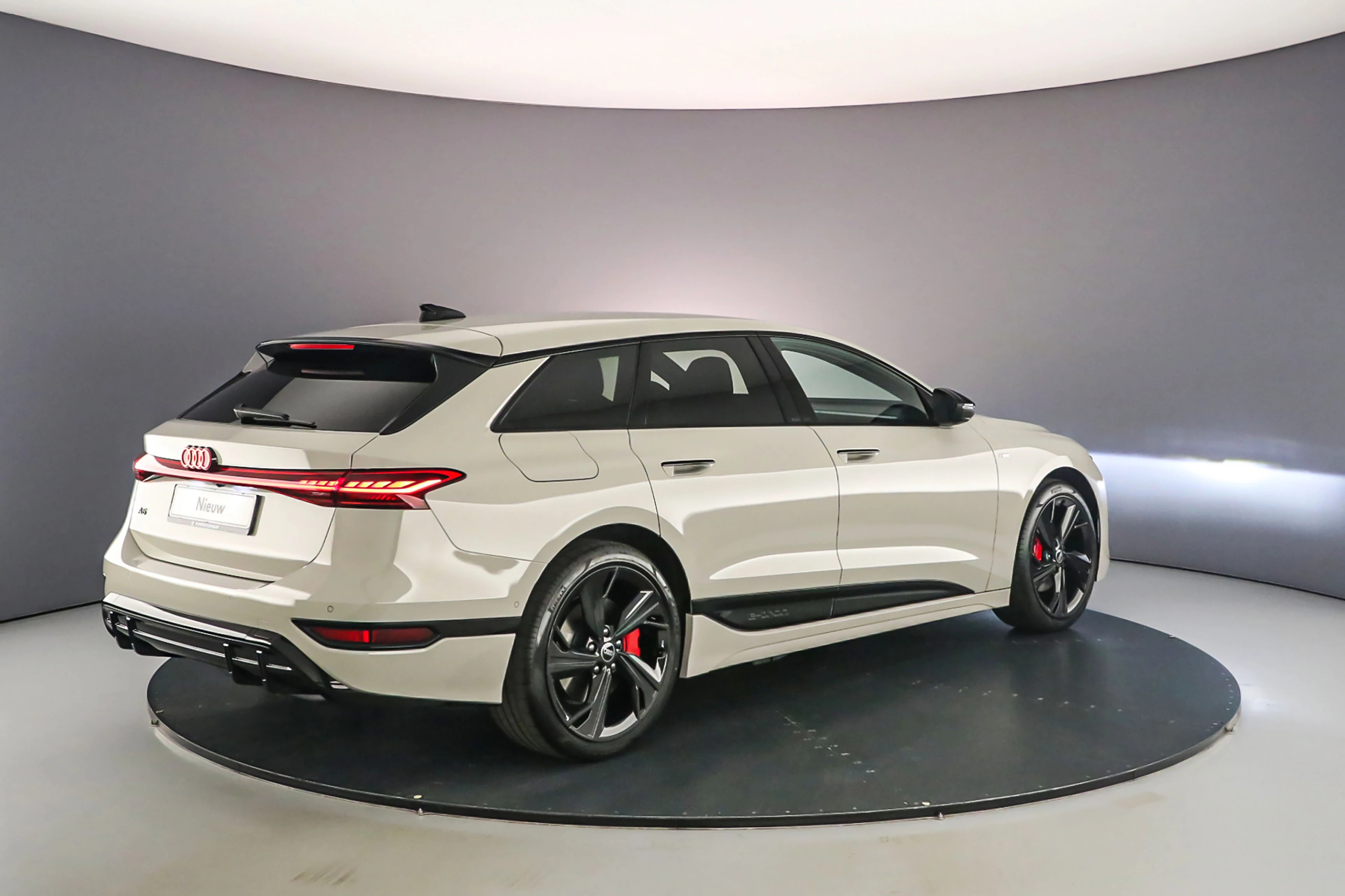 Hoofdafbeelding Audi A6 Avant e-tron