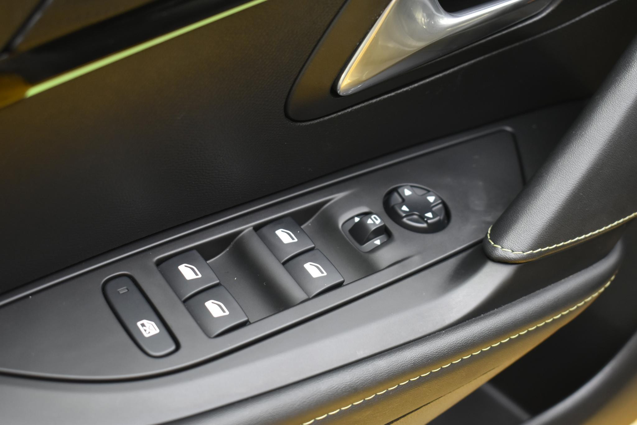 Hoofdafbeelding Peugeot e-208