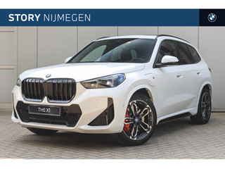 BMW X1 xDrive25e M Sport Automaat / Panoramadak / Sportstoelen / Achteruitrijcamera / M Adaptief onderstel / Comfort Acces / Adaptieve LED / Stoelverwarming / Harman-Kardon